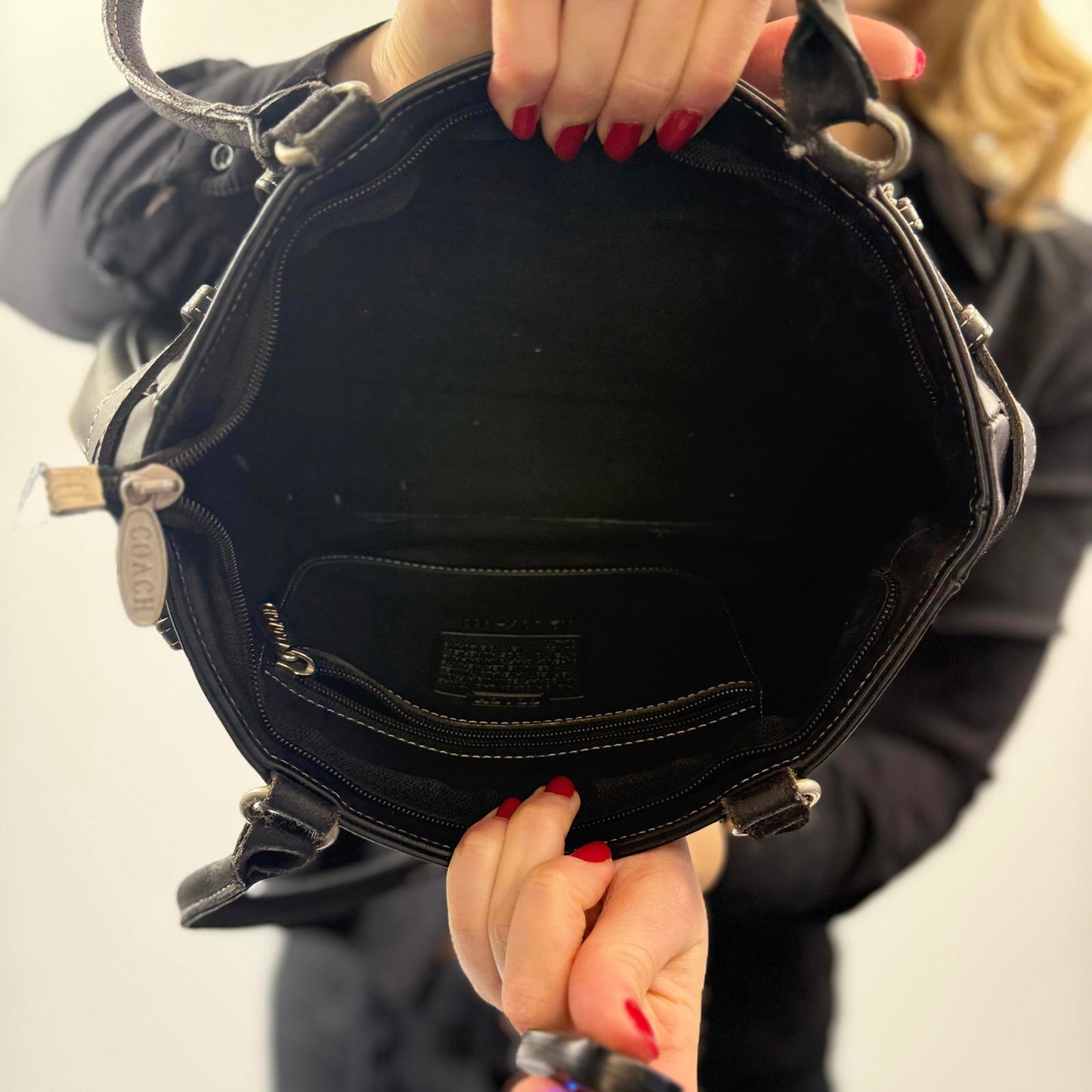 Coach Black Leather Women's Shoulder Bag