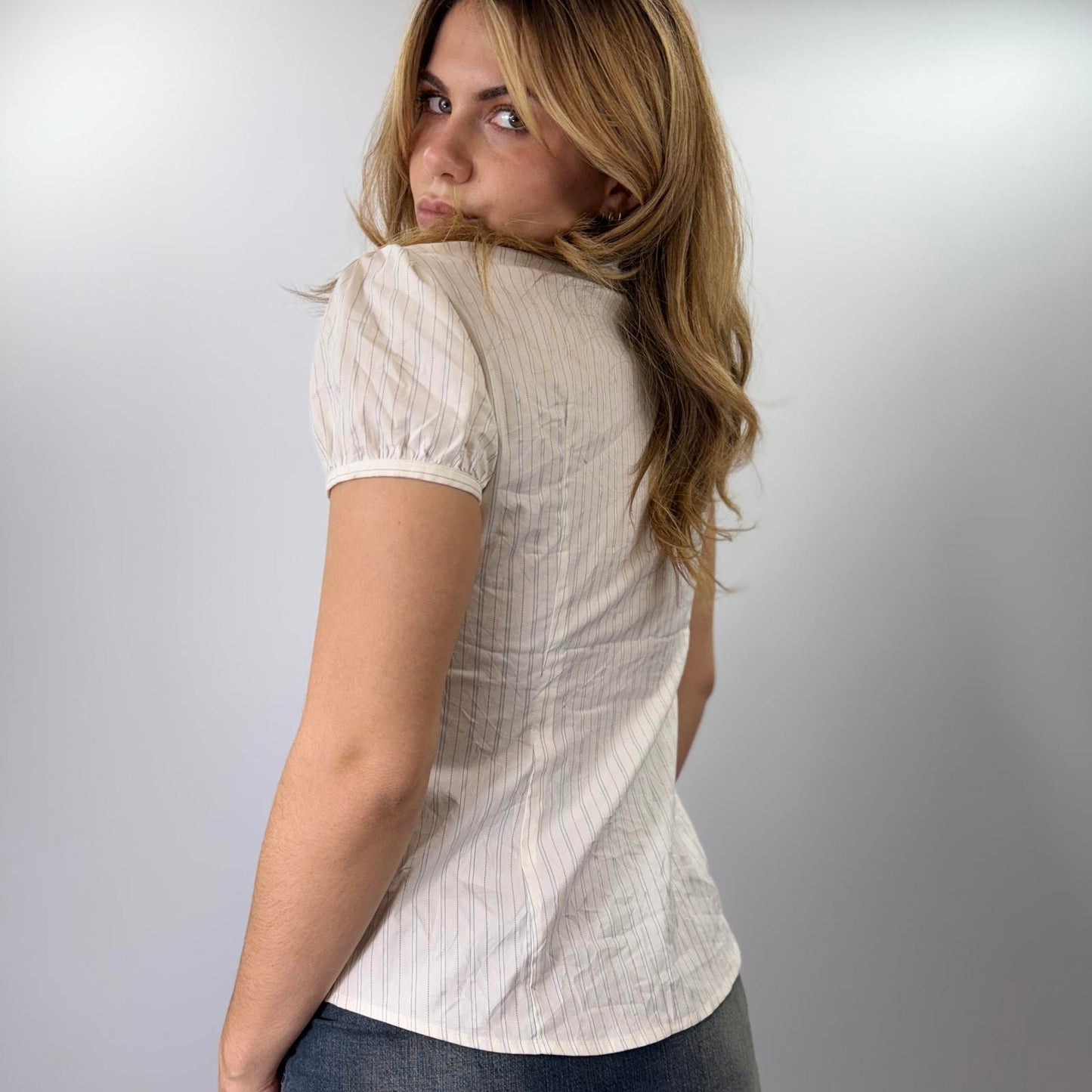 Theoria Women's White Short Sleeve Ruffle Front Blouse- SIZE M