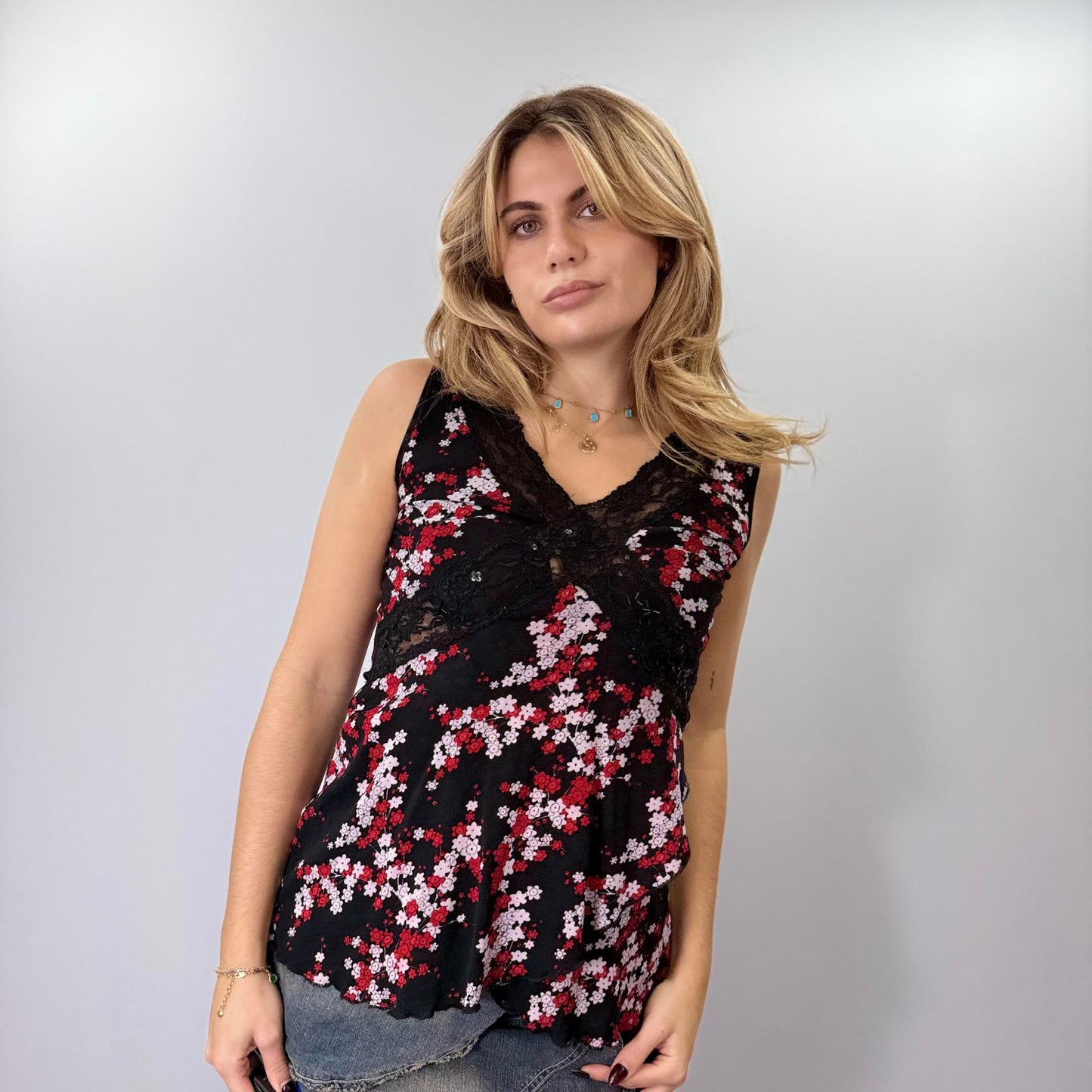 Max-w Black Floral Lace-Trimmed Sleeveless Camisole Top- SIZE L