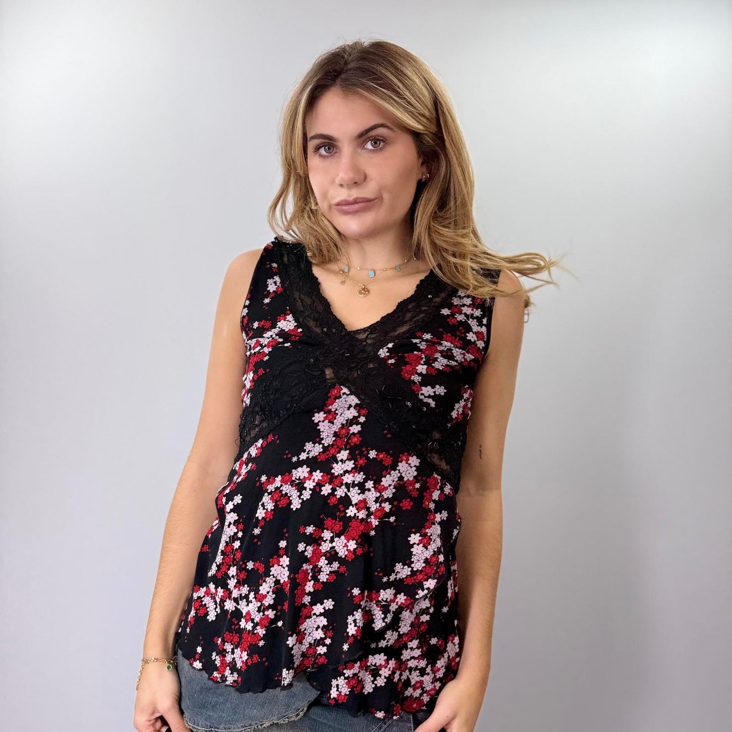 Max-w Black Floral Lace-Trimmed Sleeveless Camisole Top- SIZE L