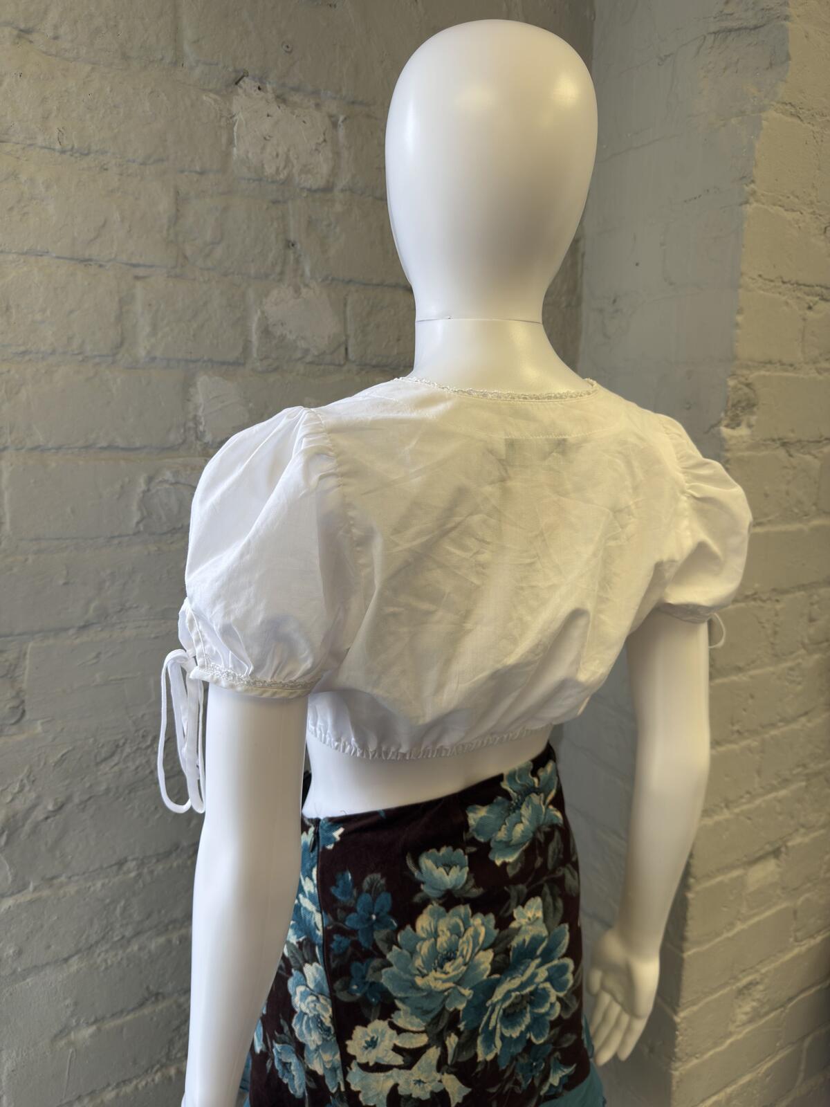 Country Lane White Puff Sleeve Cropped Blouse