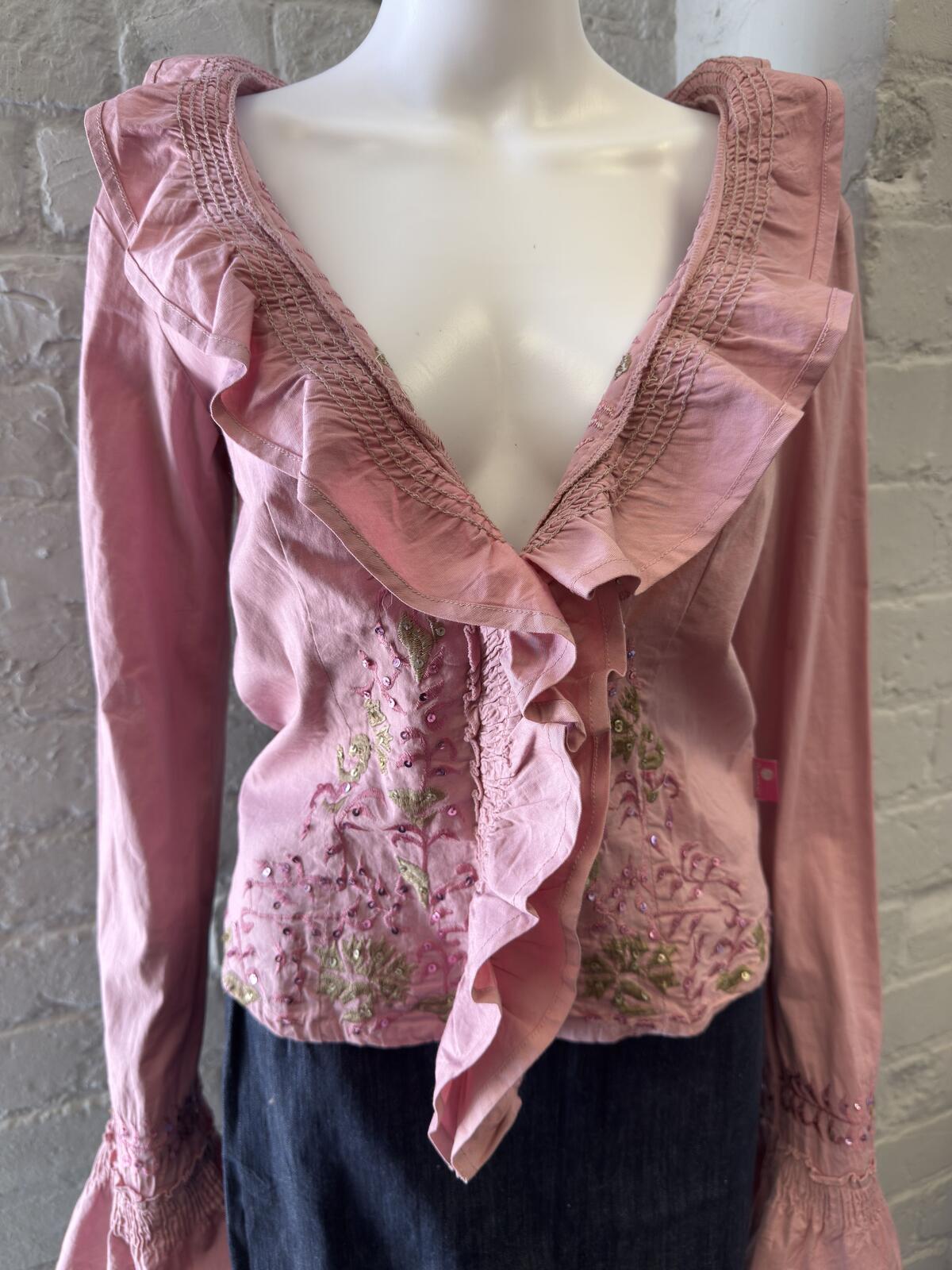 Thannác Pink Ruffle Embroidered Shirt