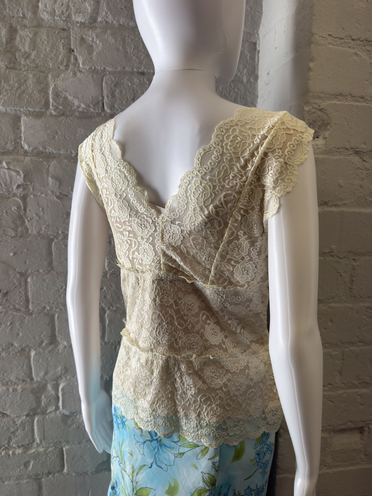 Beige Lace Sleeveless Top