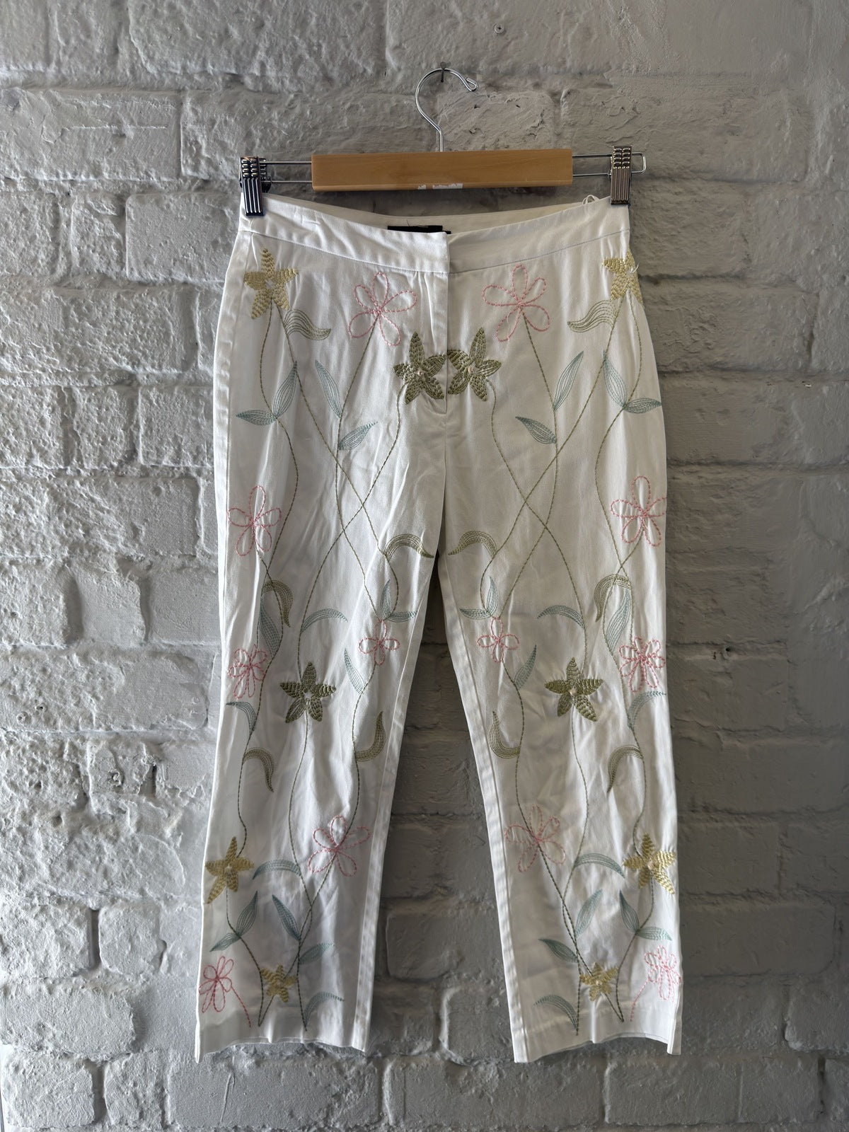 DKNY White Floral Embroidered Capris