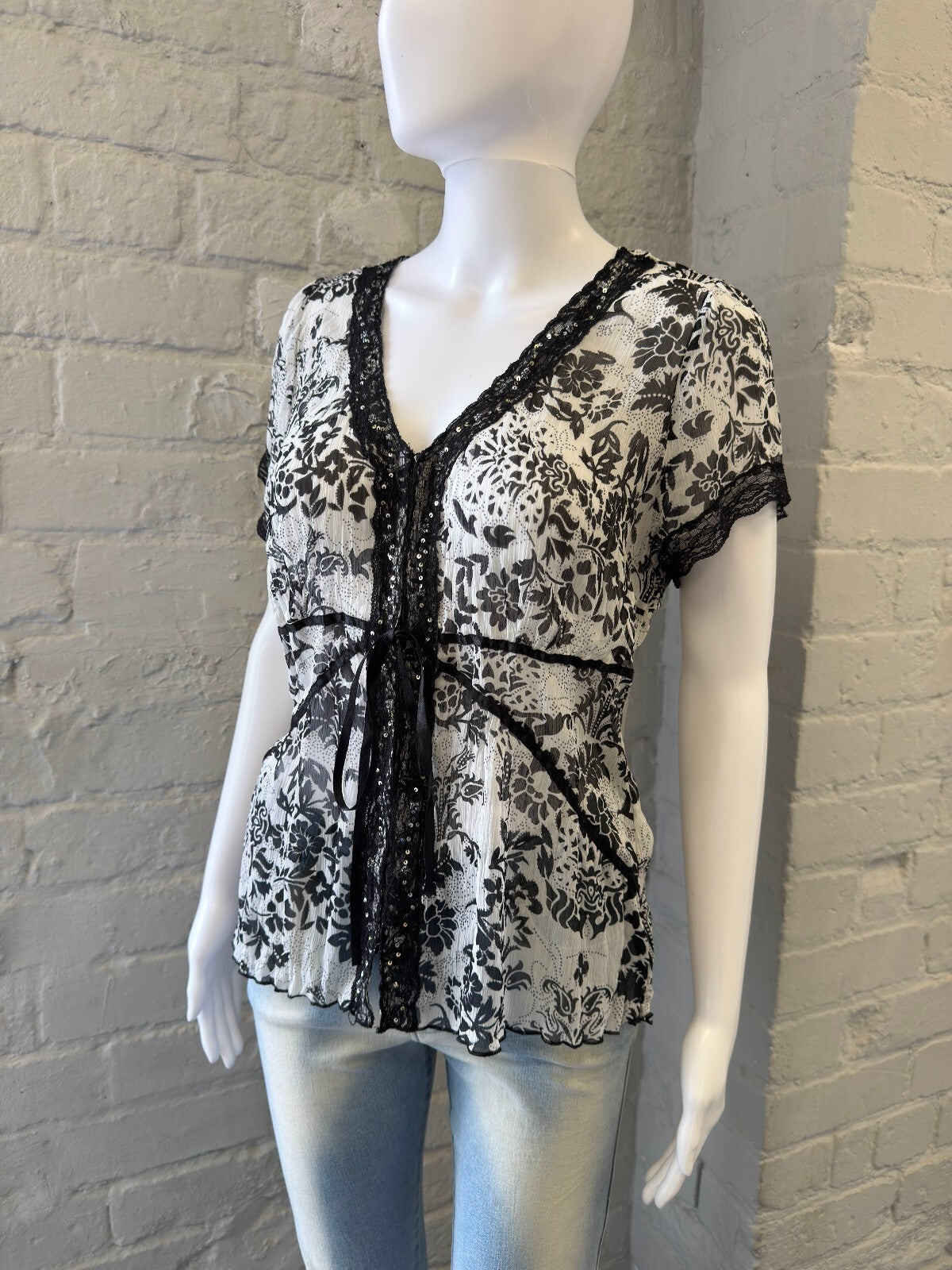 Black and White Mesh Floral Lace Trim Top