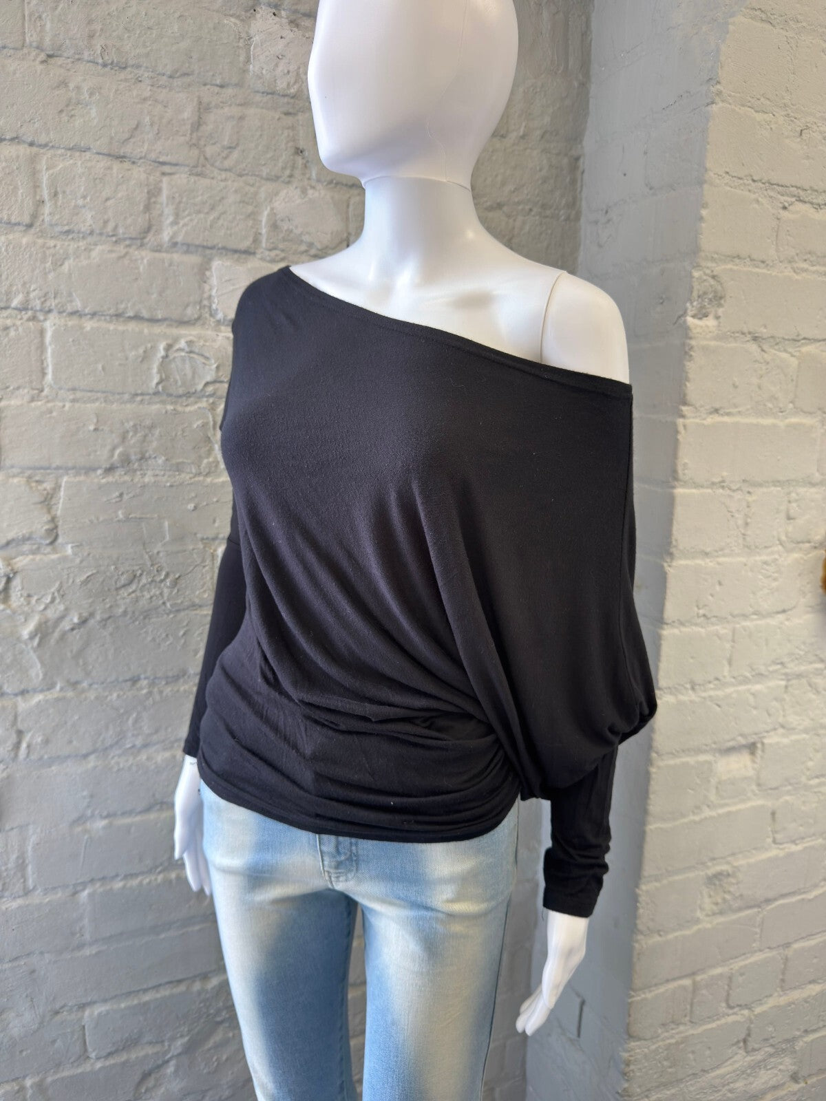 Black Off-Shoulder Batwing Long Sleeve Top