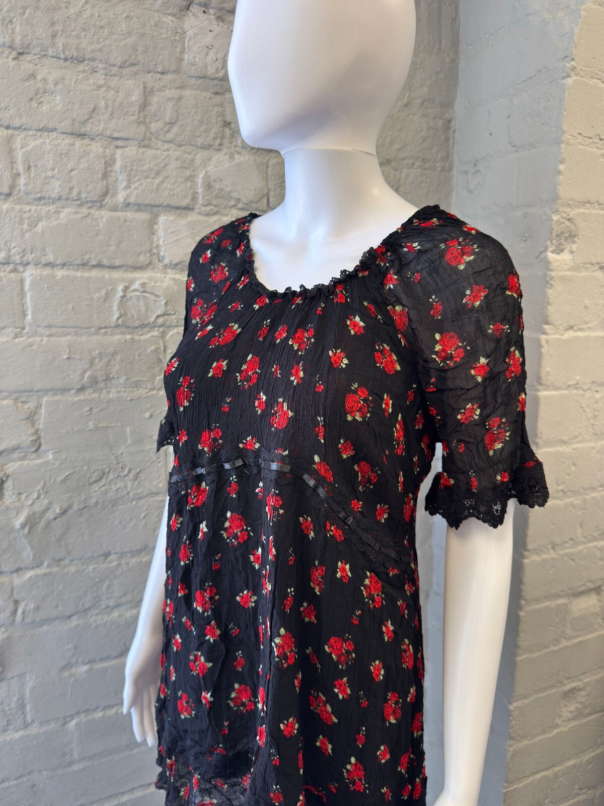 Black Floral Short Sleeve Dress with Red Rose Print