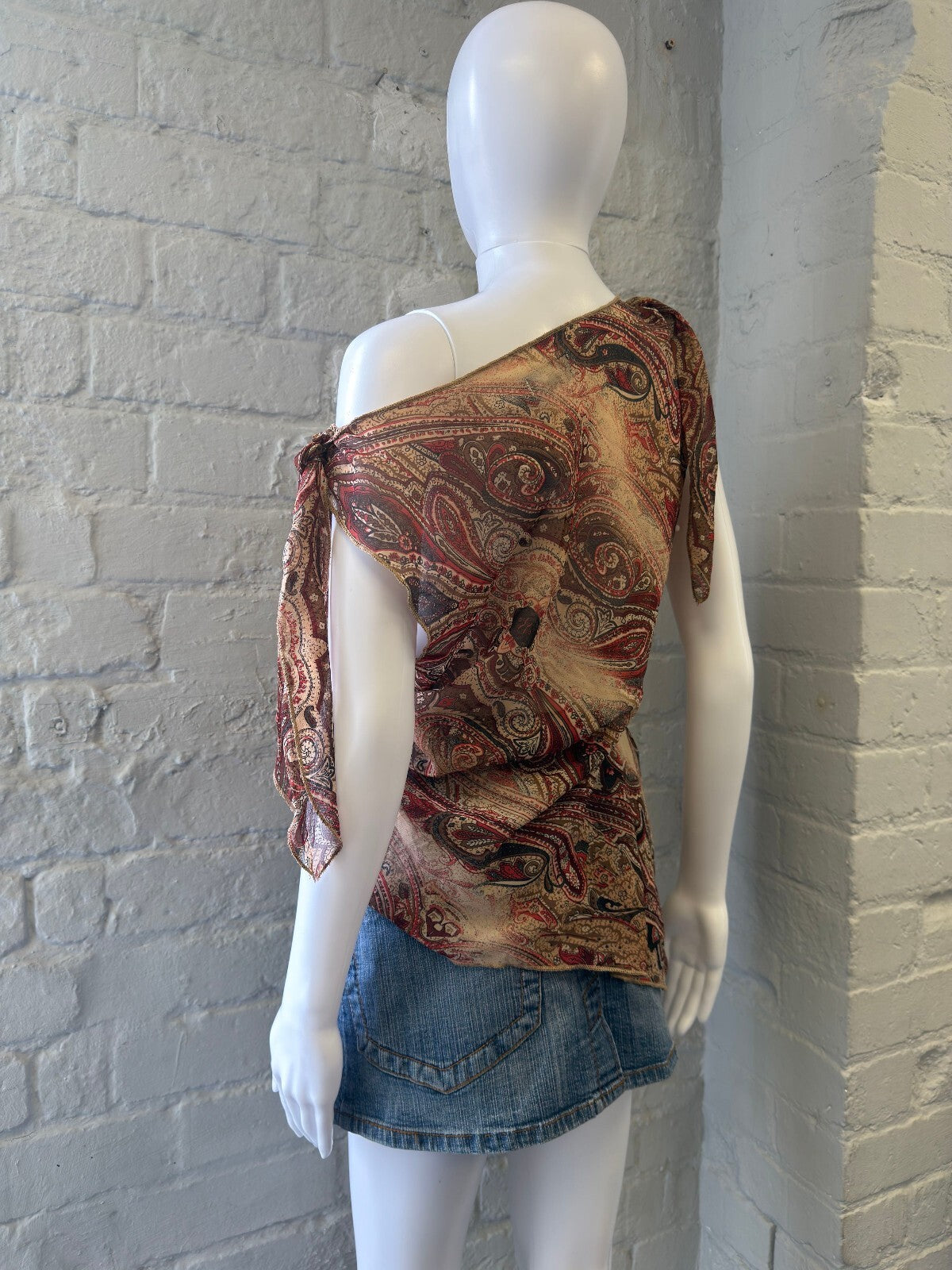 Asymmetric One-Shoulder Paisley Print Top