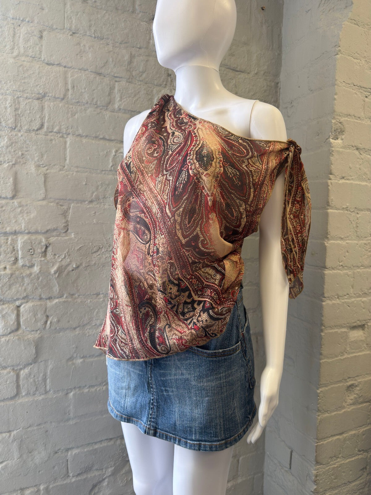 Asymmetric One-Shoulder Paisley Print Top