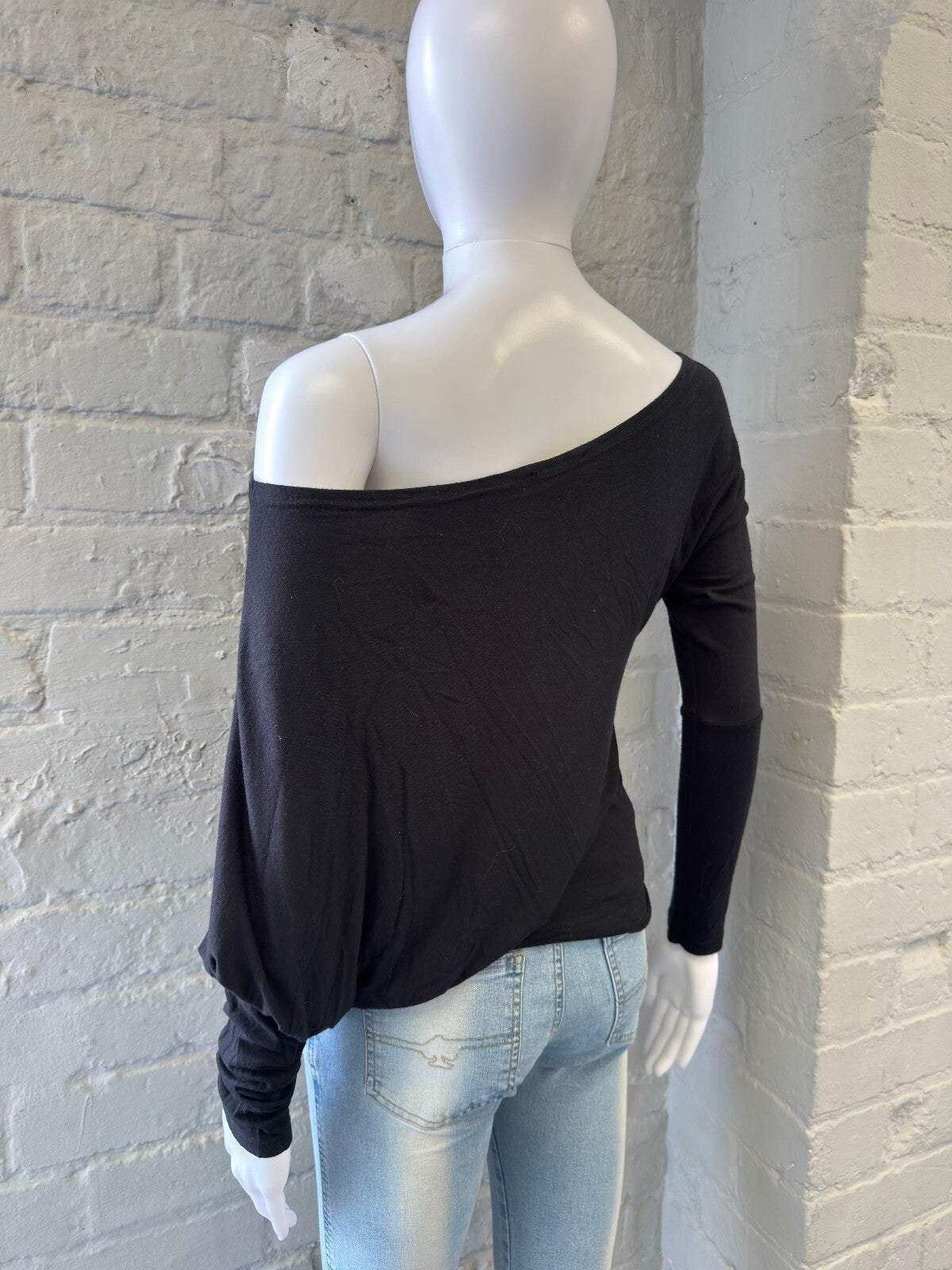 Black Off-Shoulder Batwing Long Sleeve Top