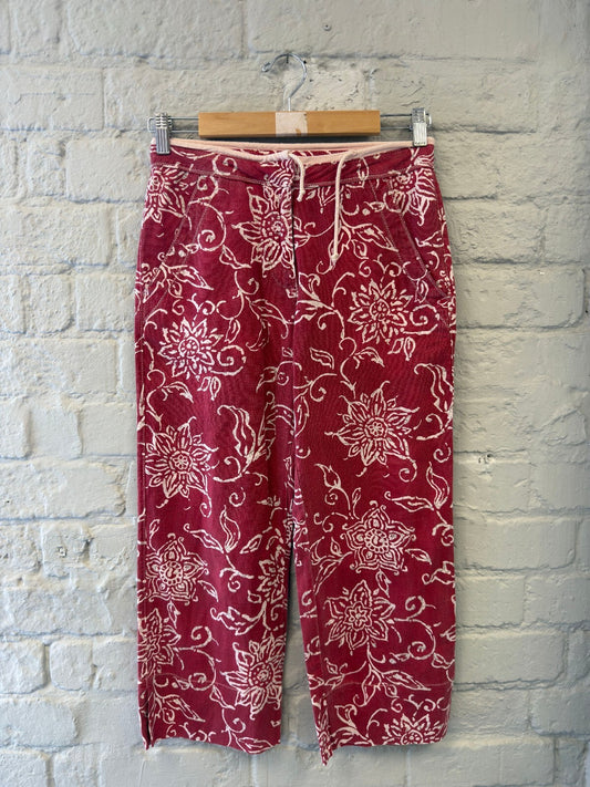 Red Floral Print 90s Capris