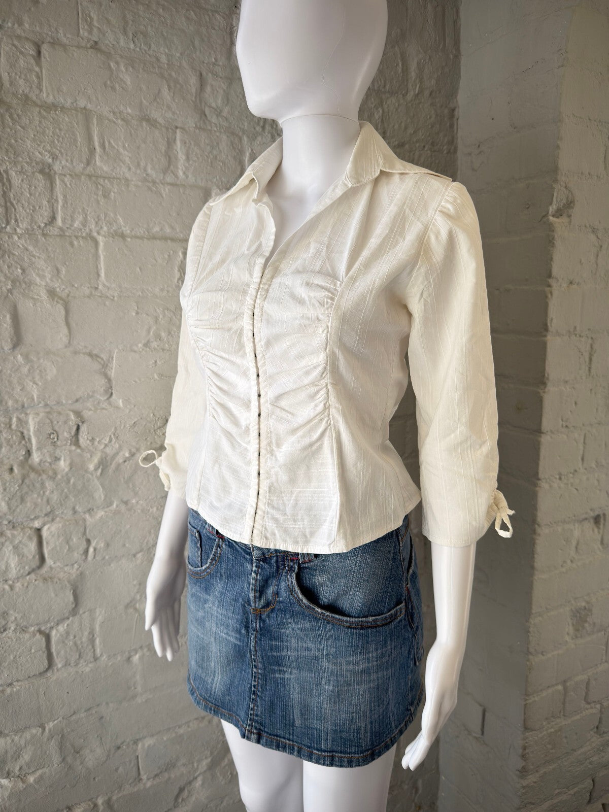 White 90s Ruched 3/4 Sleeve Shirt