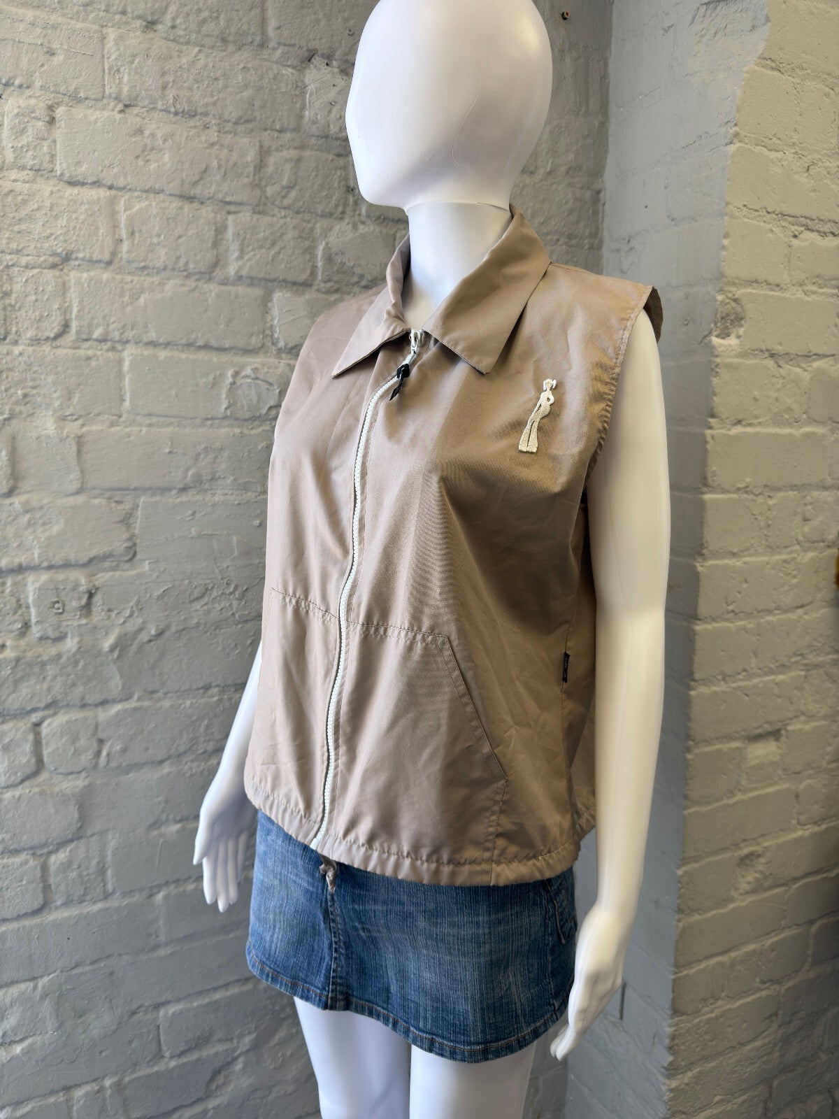 Y2K Beige Sleeveless Zip-Up Vest