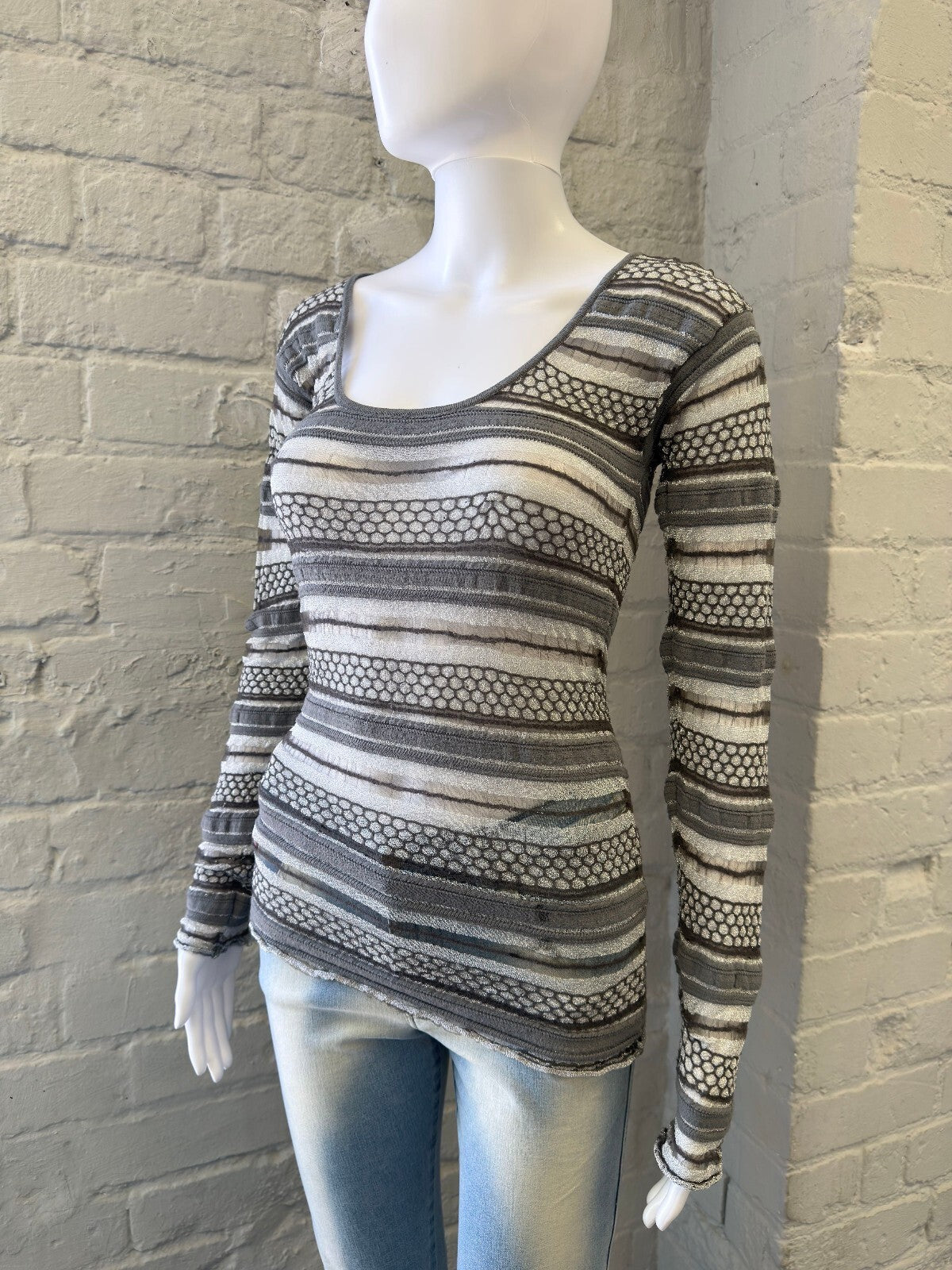 Long Sleeve Scoop Neck Knit Top in Grey and SIlver
