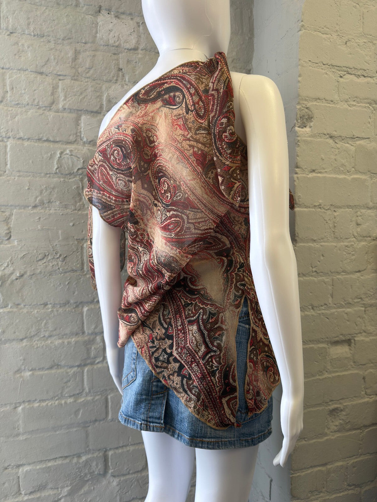 Asymmetric One-Shoulder Paisley Print Top