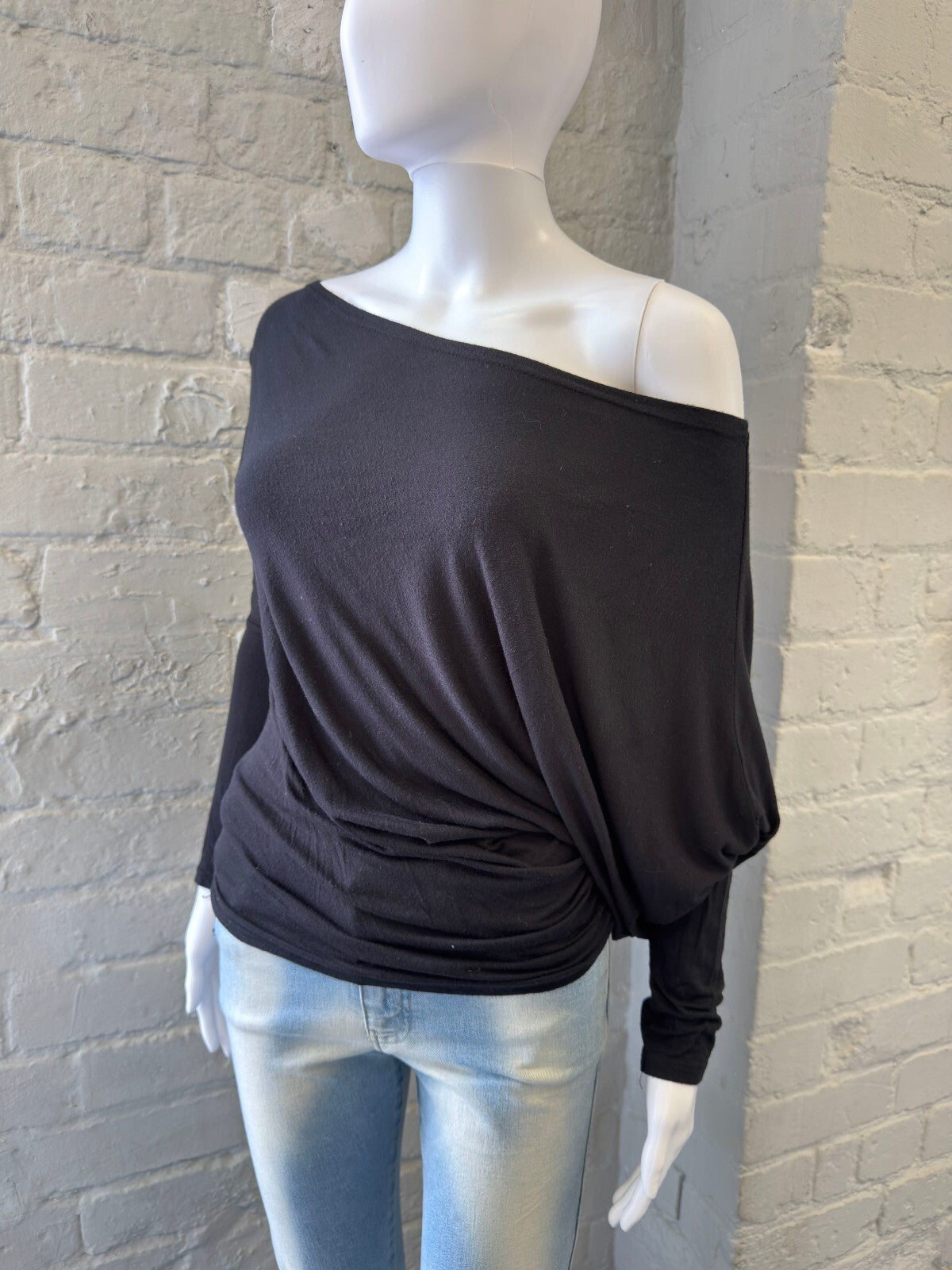 Black Off-Shoulder Batwing Long Sleeve Top